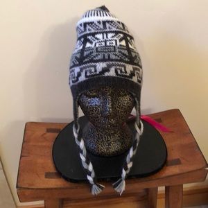 Teen knitted Peruvian hat. Reversible!